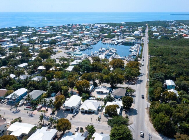 Foto del edificio - 102 Marina Ave