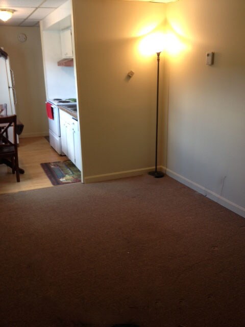 Building Photo - 584 Riverside Dr