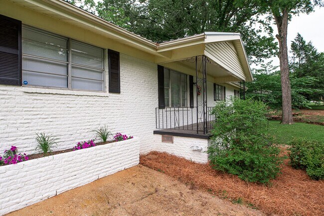 Foto del edificio - Now Accepting Section 8! Get $500 OFF Your First Month's Rent!