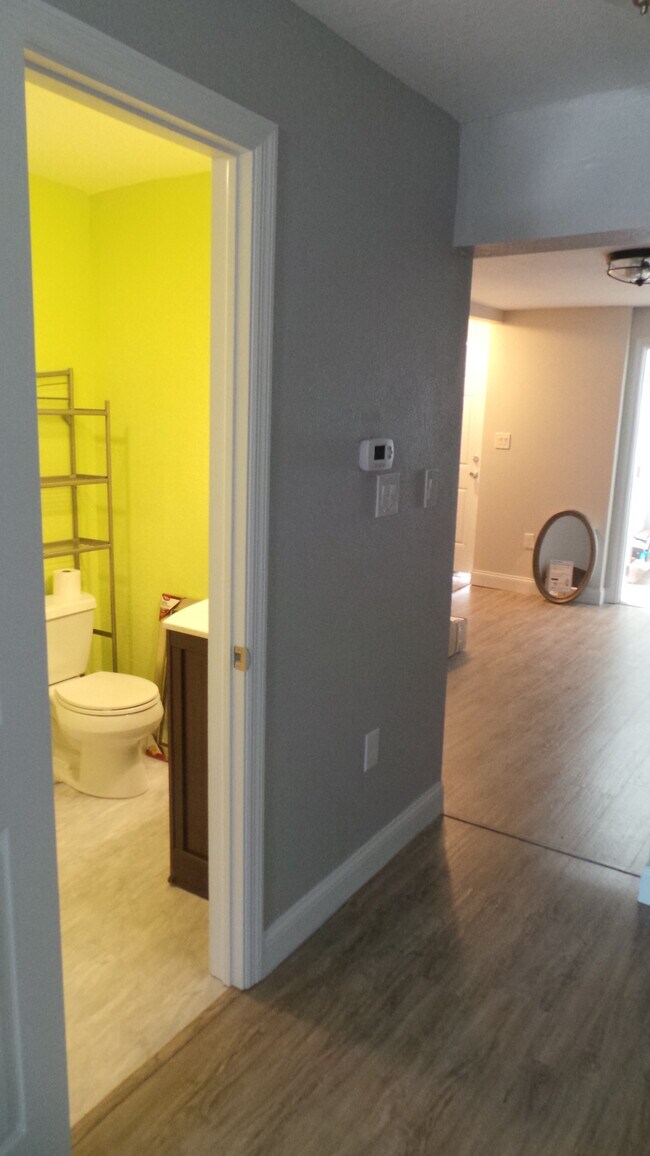 Main Floor Full Bath - 68 S 17th St