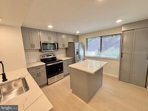 Building Photo - 20207 Laurel Hill Way