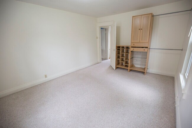 Building Photo - 548 Elmina St