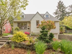 Building Photo - 2816 SE 45th Ave