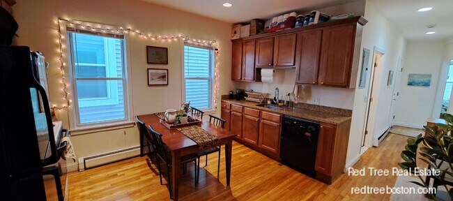 Building Photo - 145 Hillside St