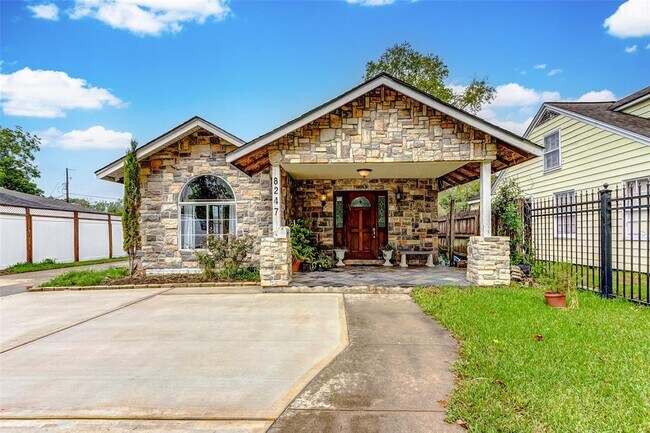 Building Photo - 8247 Wier Dr