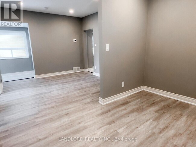 Photo du bâtiment - 9 Albright Ave