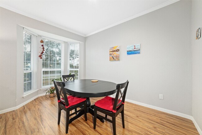 Foto del edificio - 2400 N Braeswood Blvd