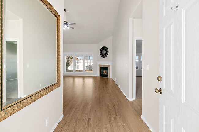 Foto del edificio - 10460 W Achillea St