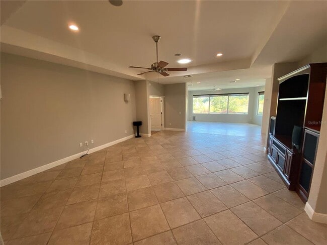 Building Photo - 627 Quinby Way