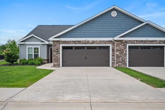 Building Photo - The Villas at Bakers Ridge