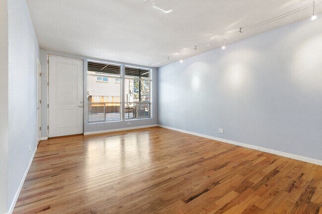 Foto del edificio - 908 Eudora St