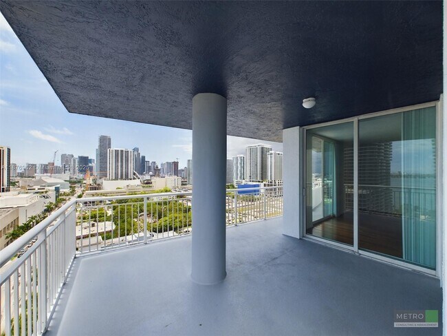Foto del edificio - 275 NE 18th St