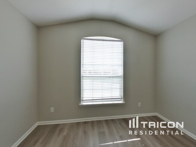 Foto del edificio - 1904 Lake Forest Ln
