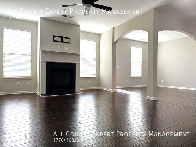 Foto del edificio - 3522 Village Enclave Ln