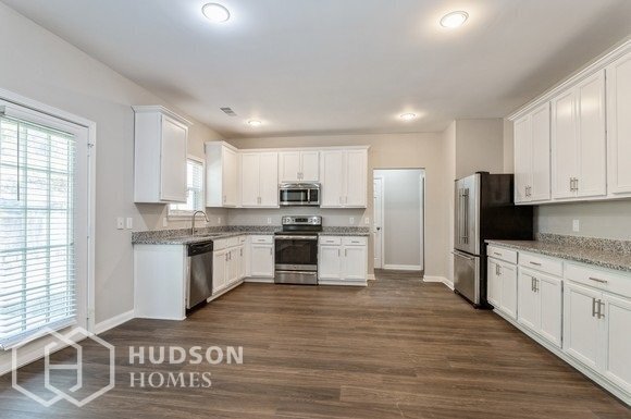 Building Photo - NOW AVAILABLE! - 4311 Savannah Trl, Atlant...