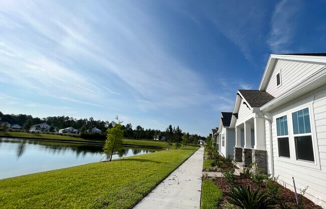 Building Photo - 207 Chalet Ct