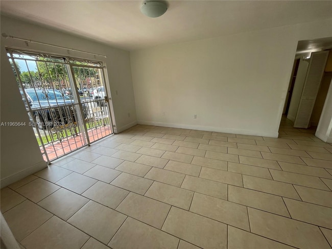 Foto del edificio - 4721 NW 7th St