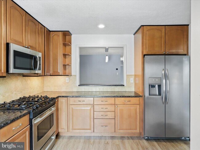 Foto del edificio - 10061 Oakton Terrace Rd