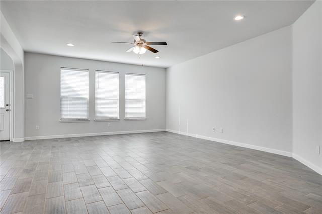 Building Photo - 1008 Madelia Ave