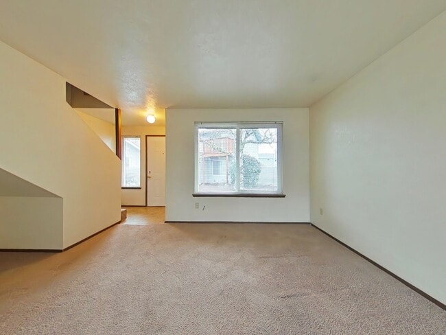 Building Photo - 2 Bedroom Townhouse ~ South Corvallis