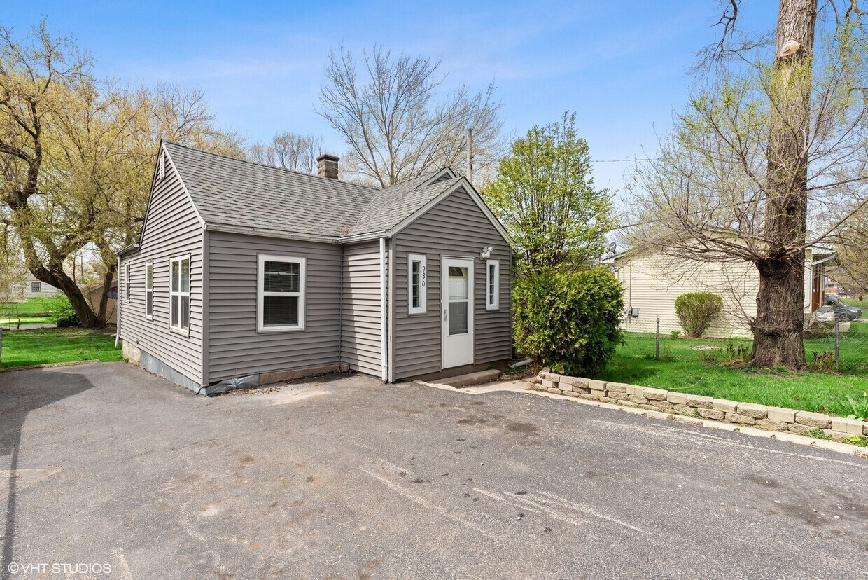 Primary Photo - 930 N Clarendon Dr