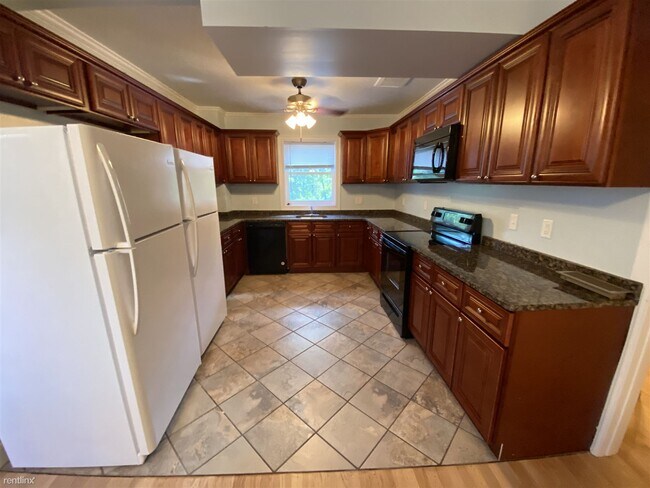 Foto del edificio - 7 br, 4 bath House - 1516 Geddes Ave