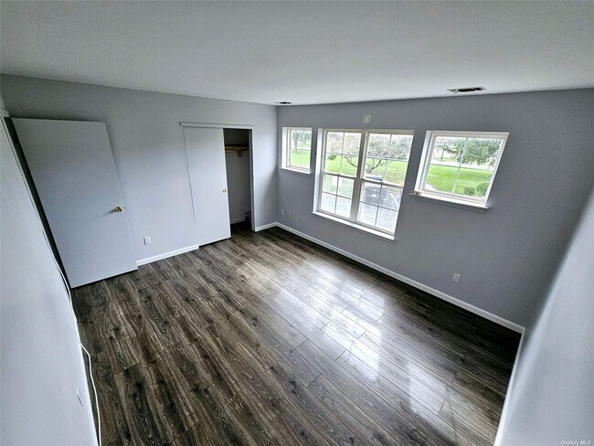 Foto del edificio - 41 Maple Wing Blvd
