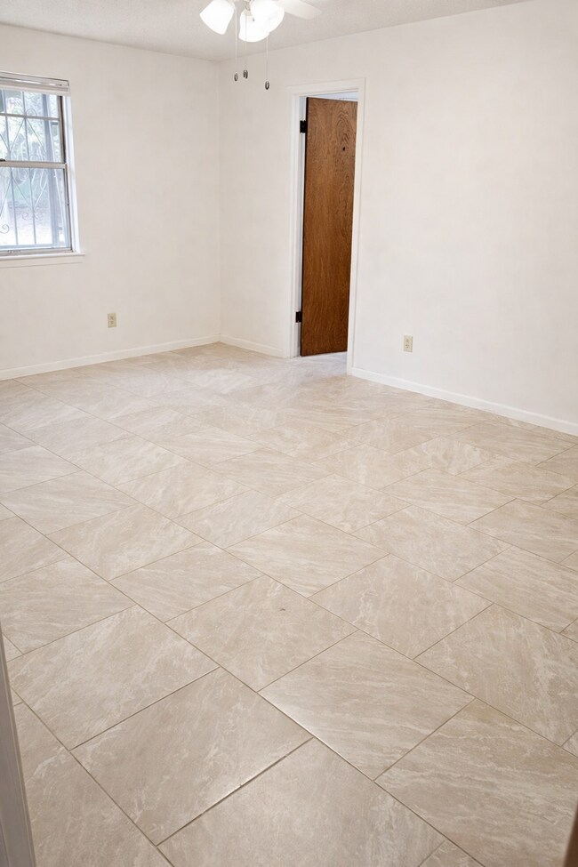 Foto del edificio - 1506 McCarthy Ave