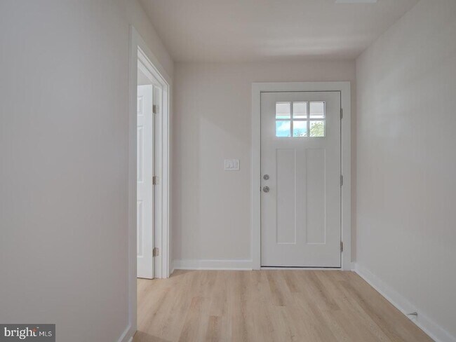 Building Photo - 14750 Jordan Ln