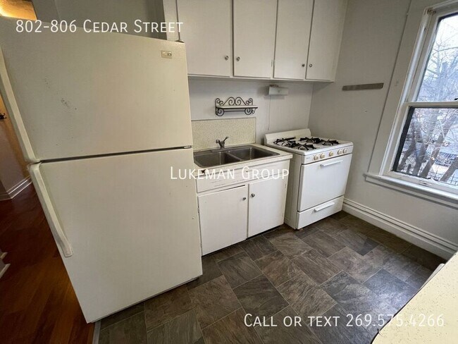 Building Photo - 802-806 Cedar Street-