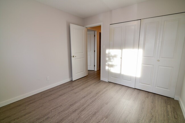 Building Photo - Stonebridge on Bothwell Drive