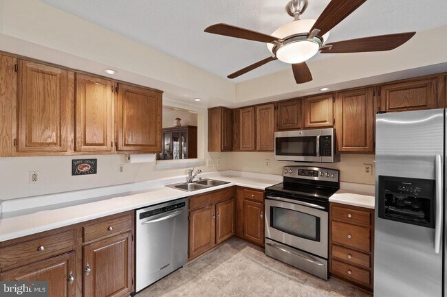 Building Photo - 1615 Elkwood Ct