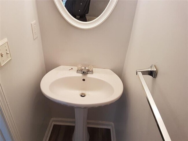 Foto del edificio - 3823 Waldrop Ln