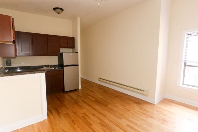Foto del edificio - 824 W Cornelia Ave