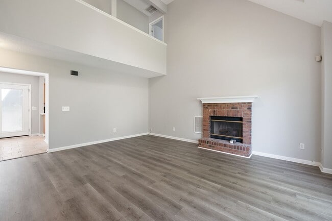Building Photo - Newly renovated 3Bd 2.5bath SFH in Chadbury Concord