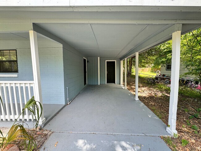 Building Photo - 3/1 for rent