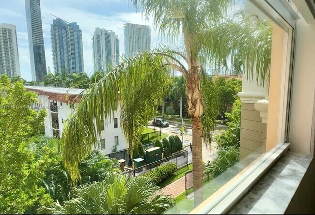 Foto del edificio - 17150 N Bay Rd