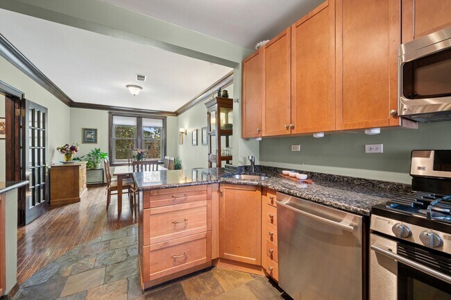 Foto del edificio - 1356 W Greenleaf Ave