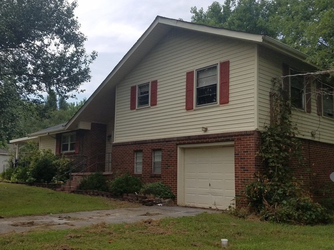 Primary Photo - 967 Ford Chapel Rd