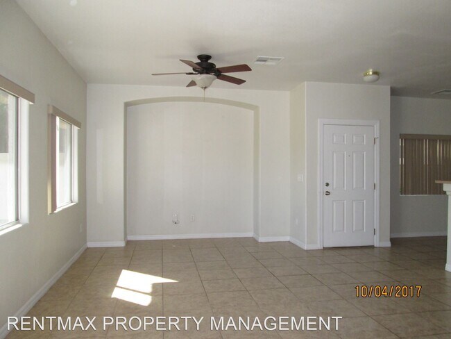 Building Photo - 3 br, 2 bath House - 9107 BUSHY TAIL AVE #102