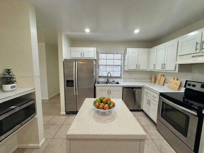 Foto del edificio - 3673 NW 94th Ave