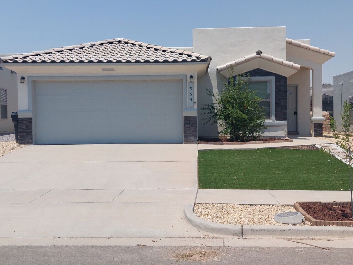 Primary Photo - Beautiful new home! 3 bedroom 2 bathroom