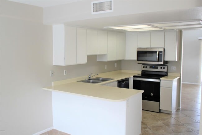 Building Photo - 220 N 22nd Pl