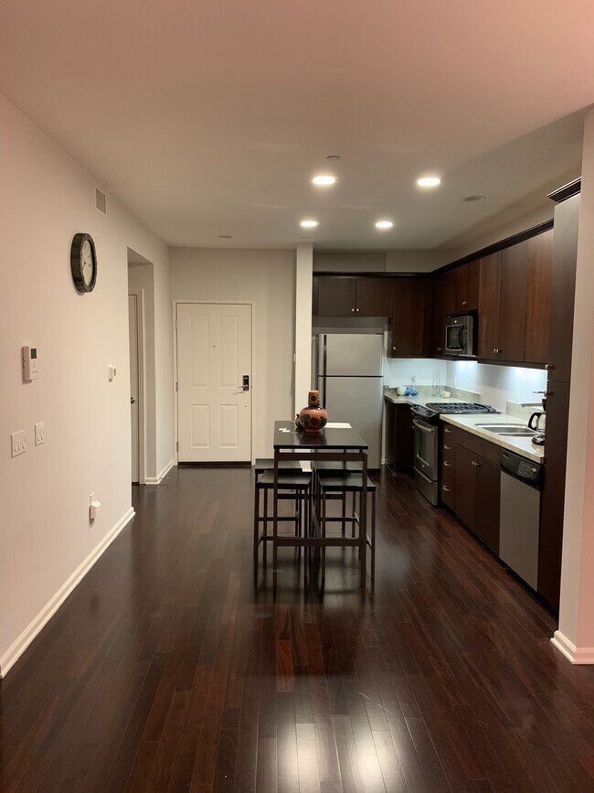 Kitchen - 1901 S Victoria Ave