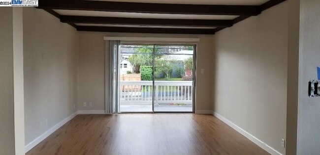 Building Photo - 3851 Vineyard Ave