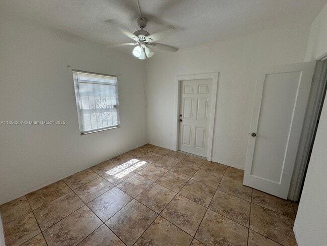 Foto del edificio - 1411 NW 41st St
