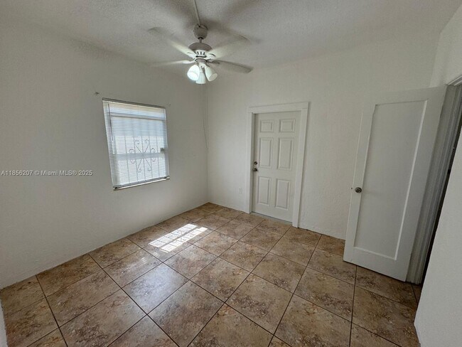 Foto del edificio - 1413 NW 41st St