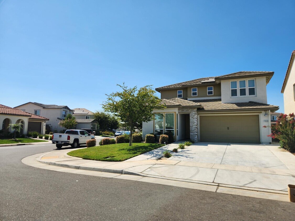 Foto principal - 10068 Carinata Dr