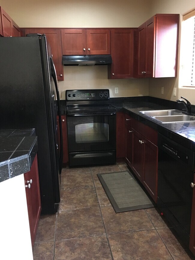 Foto del edificio - 3 Bedroom Eastside Townhome