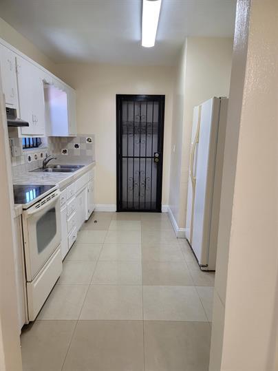 Foto del edificio - 30 NW 189th St